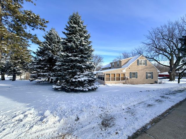 303 Lakehill Drive, Worthington, MN 56187