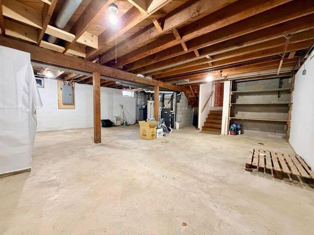 303 Lakehill Drive, Worthington, MN 56187