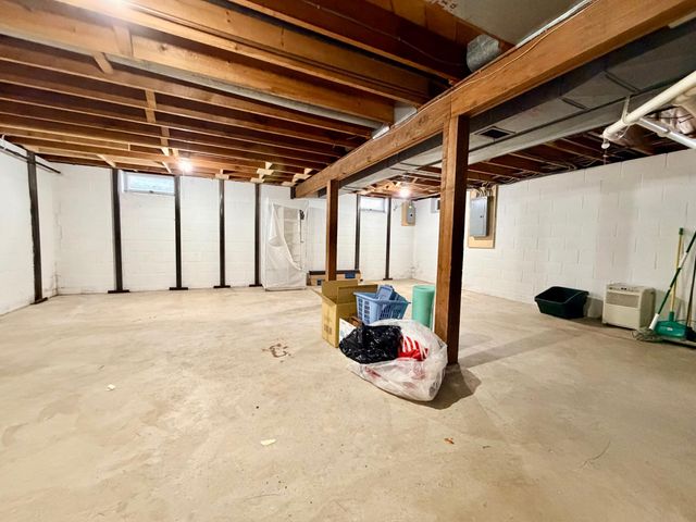 303 Lakehill Drive, Worthington, MN 56187