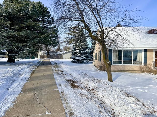 303 Lakehill Drive, Worthington, MN 56187