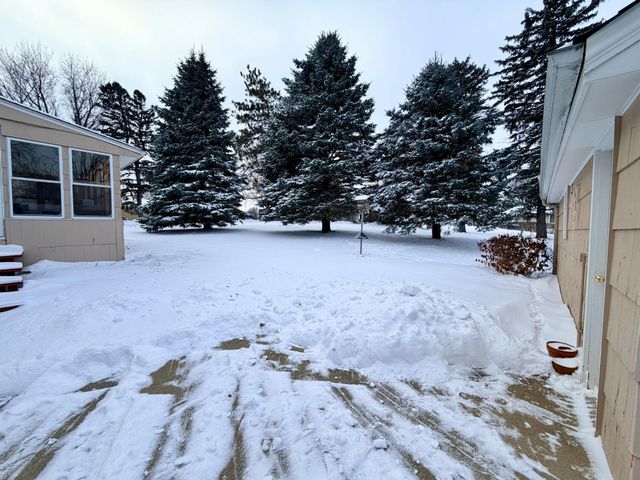 303 Lakehill Drive, Worthington, MN 56187