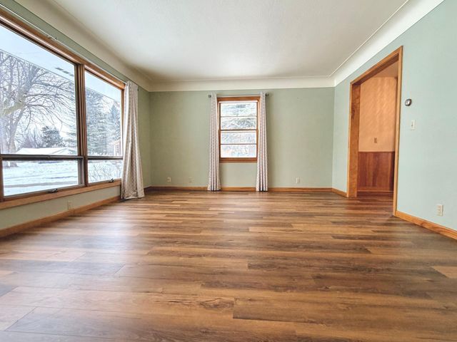 303 Lakehill Drive, Worthington, MN 56187