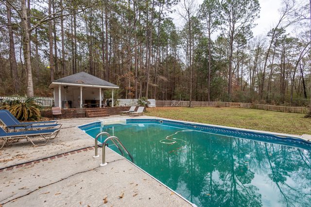 205 Little Creek, Hattiesburg, MS 39402