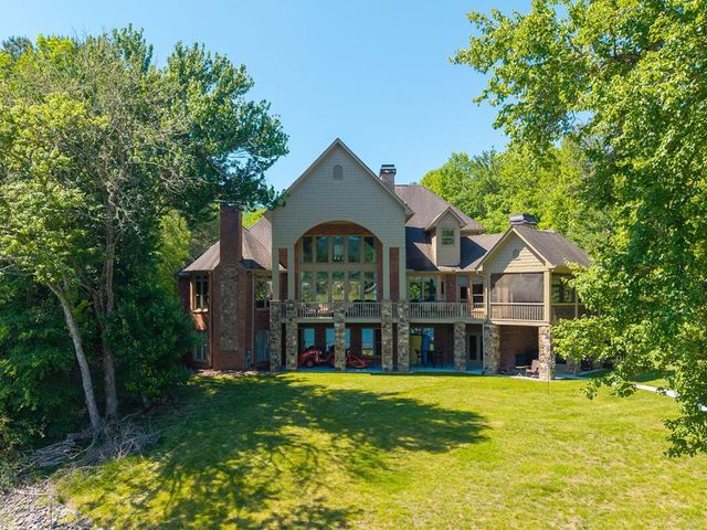 234 Shores Drive, Hayesville, NC 28904