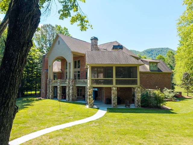 234 Shores Drive, Hayesville, NC 28904