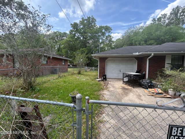 1013 N THOMPSON Street, Starke, FL 32091