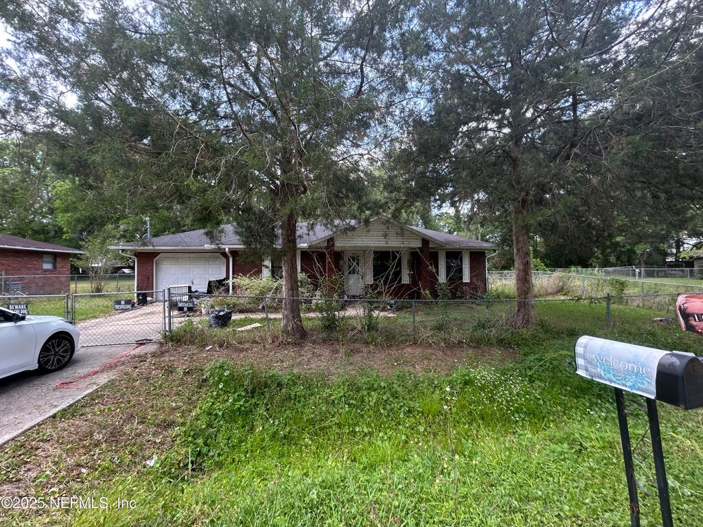 1013 N THOMPSON Street, Starke, FL 32091