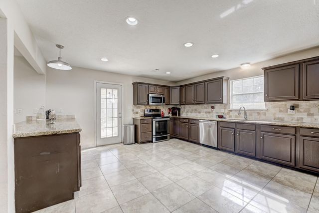 16926 Blackhawk Boulevard, Friendswood, TX 77546