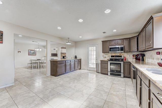 16926 Blackhawk Boulevard, Friendswood, TX 77546