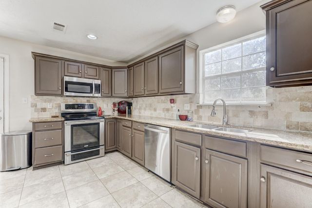 16926 Blackhawk Boulevard, Friendswood, TX 77546