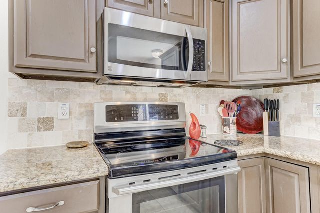 16926 Blackhawk Boulevard, Friendswood, TX 77546