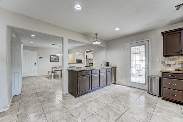 16926 Blackhawk Boulevard, Friendswood, TX 77546