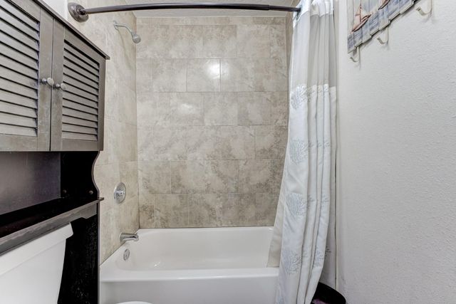 16926 Blackhawk Boulevard, Friendswood, TX 77546