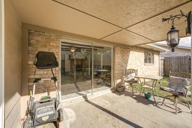 16926 Blackhawk Boulevard, Friendswood, TX 77546