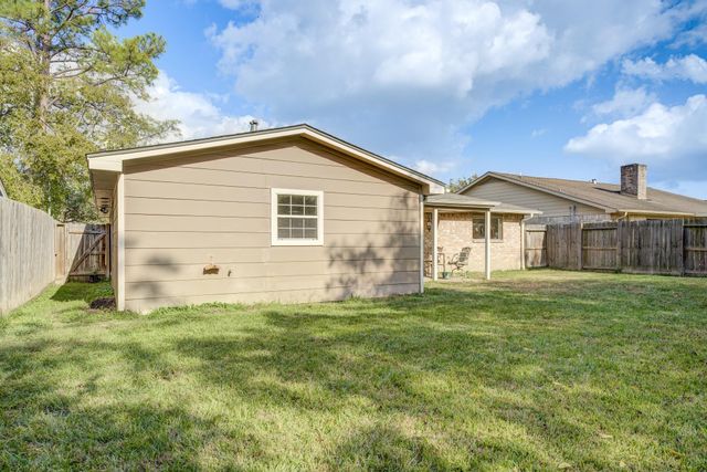 16926 Blackhawk Boulevard, Friendswood, TX 77546