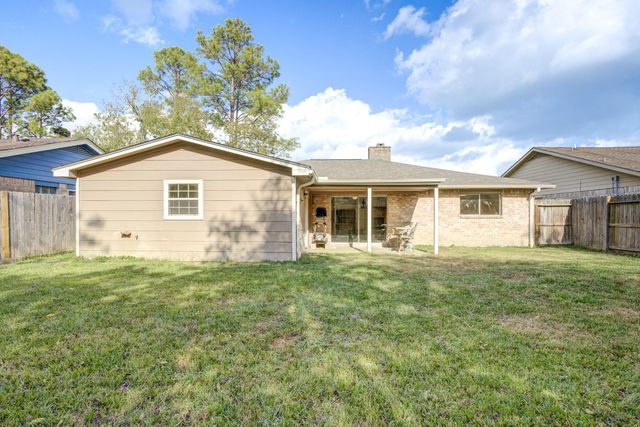 16926 Blackhawk Boulevard, Friendswood, TX 77546