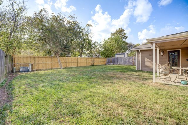 16926 Blackhawk Boulevard, Friendswood, TX 77546