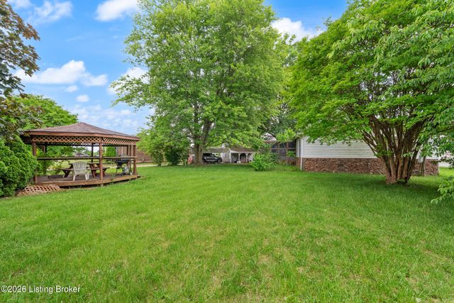 4604 Summitt Dr, Louisville, KY 40229