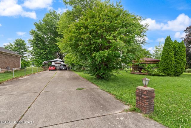 4604 Summitt Dr, Louisville, KY 40229