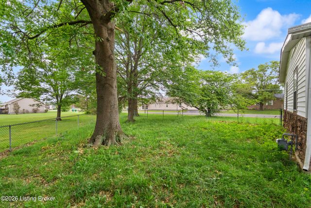 4604 Summitt Dr, Louisville, KY 40229
