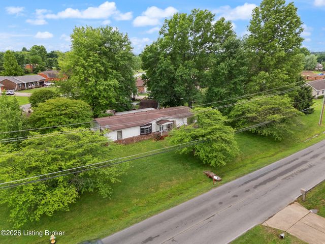 4604 Summitt Dr, Louisville, KY 40229