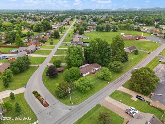 4604 Summitt Dr, Louisville, KY 40229