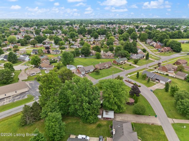 4604 Summitt Dr, Louisville, KY 40229