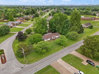 4604 Summitt Dr, Louisville, KY 40229