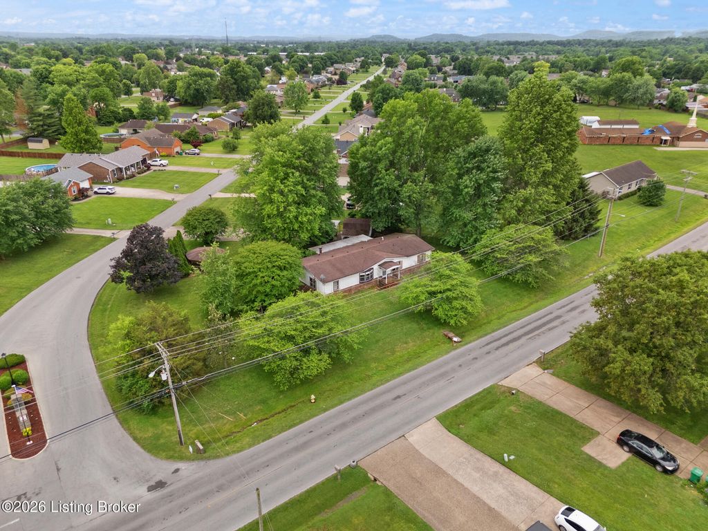 4604 Summitt Dr, Louisville, KY 40229
