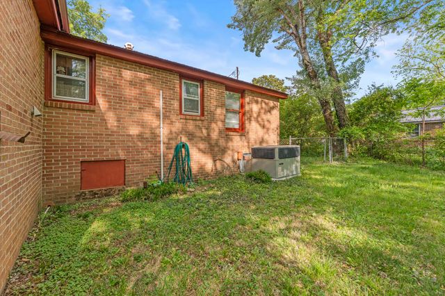 1400 Holders Cove Rd, Winchester, TN 37398
