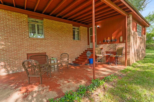 1400 Holders Cove Rd, Winchester, TN 37398