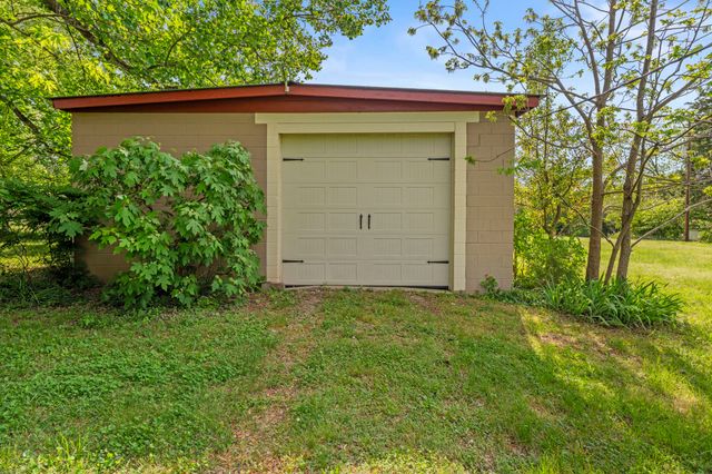 1400 Holders Cove Rd, Winchester, TN 37398