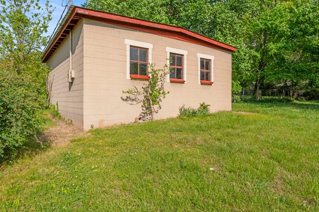 1400 Holders Cove Rd, Winchester, TN 37398