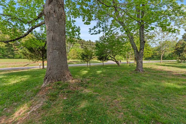 1400 Holders Cove Rd, Winchester, TN 37398