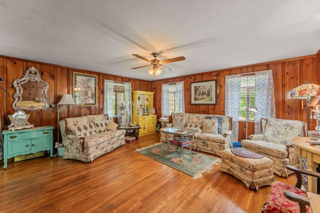 1400 Holders Cove Rd, Winchester, TN 37398