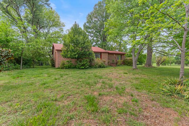1400 Holders Cove Rd, Winchester, TN 37398