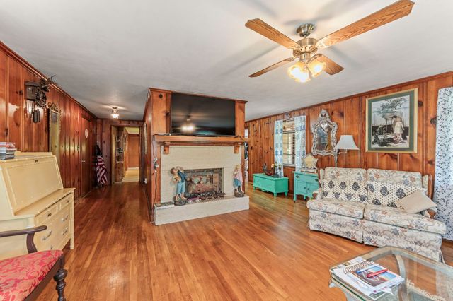 1400 Holders Cove Rd, Winchester, TN 37398