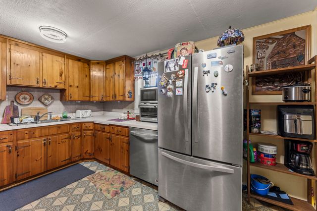 1400 Holders Cove Rd, Winchester, TN 37398