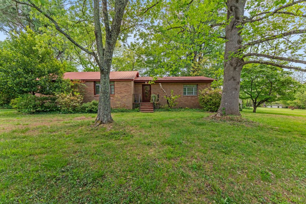 1400 Holders Cove Rd, Winchester, TN 37398