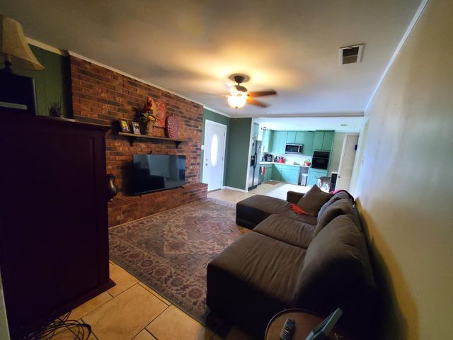 2102 Pear, Deridder, LA 70634