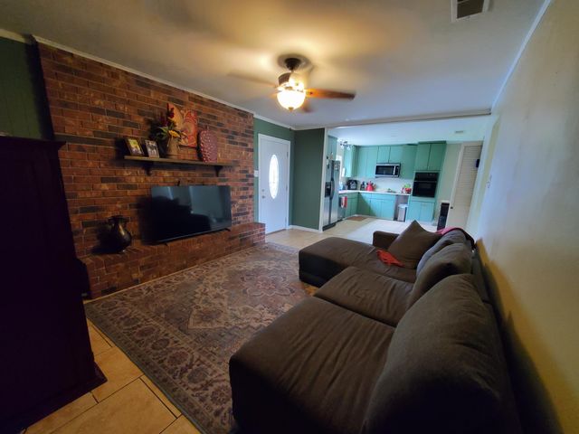 2102 Pear, Deridder, LA 70634
