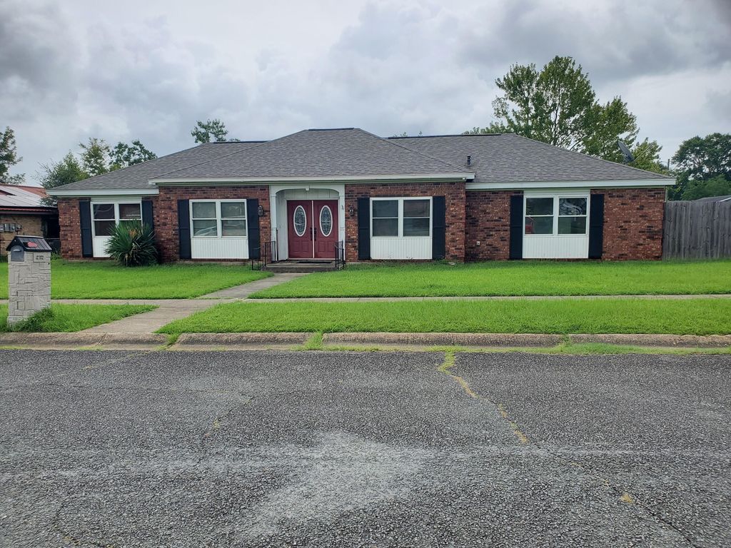 2102 Pear, Deridder, LA 70634