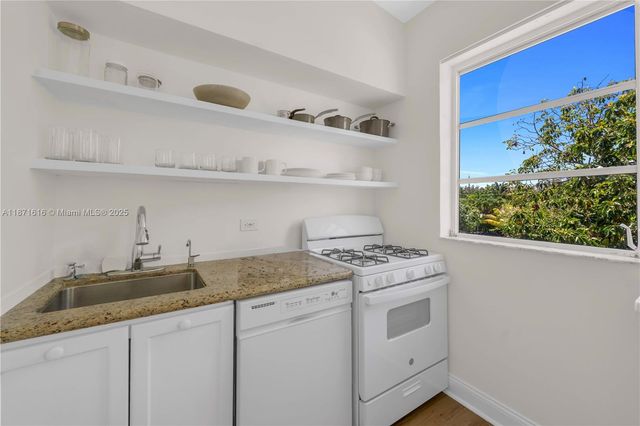 4710 Pine Tree Dr 26, Miami Beach, FL 33140