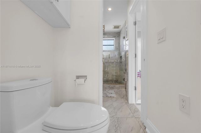 4710 Pine Tree Dr 26, Miami Beach, FL 33140