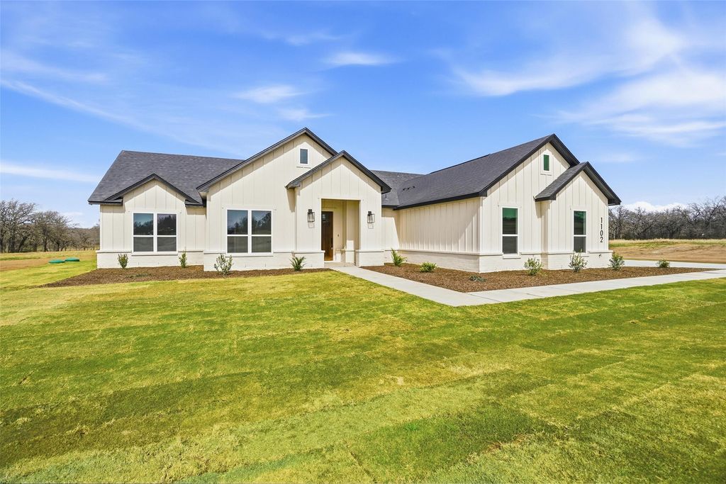 1102 Colt Road, Springtown, TX 76082