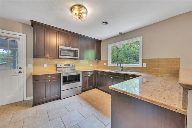 2060 Denise CIR, Roanoke, VA 24012