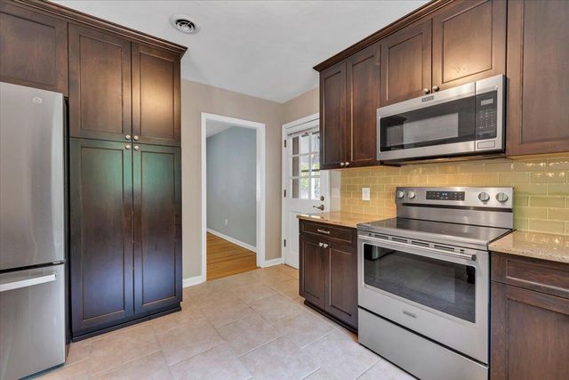 2060 Denise CIR, Roanoke, VA 24012