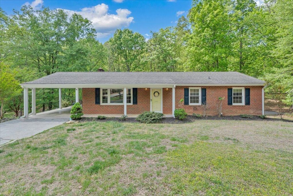 2060 Denise CIR, Roanoke, VA 24012