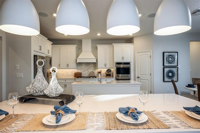 19326 LOCHSIDE LANE, Mount Dora, FL 32757