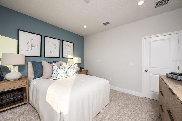 19326 LOCHSIDE LANE, Mount Dora, FL 32757